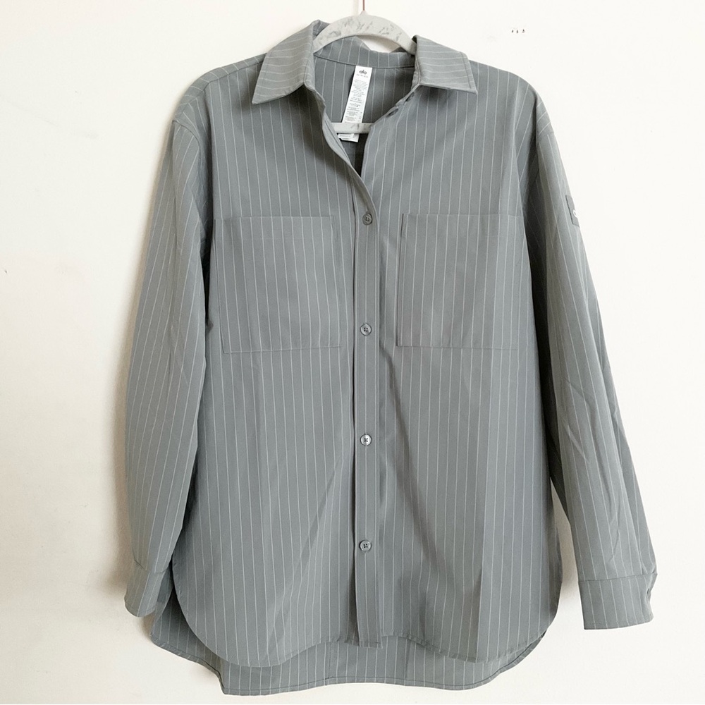 Alo Yoga Pinstripe Daylight Button Down Long Sleeve Lunar Grey/White XS - Picture 6 of 9